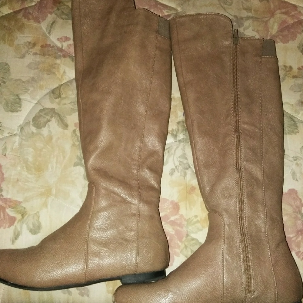 Ladies fashion boots size 10